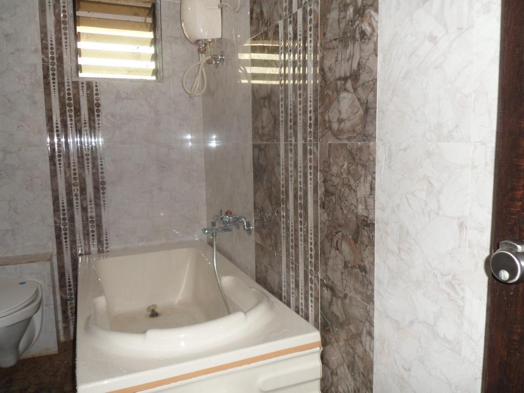 Hotel Canada Palace Watuwa Room photo
